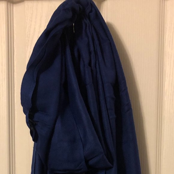 Le Chateau Shawl/Scarf/Wrap/Pashmina Style - Picture 3 of 6